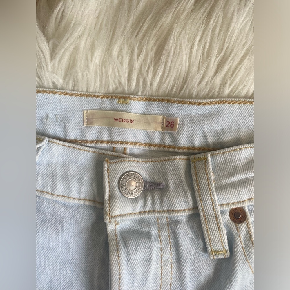 Levi's Wedgie Icon Jean in  Faint Hearted - Picture 7 of 15